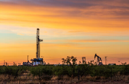 Drilling,Rig,And,Pump,Jack,Sunset
