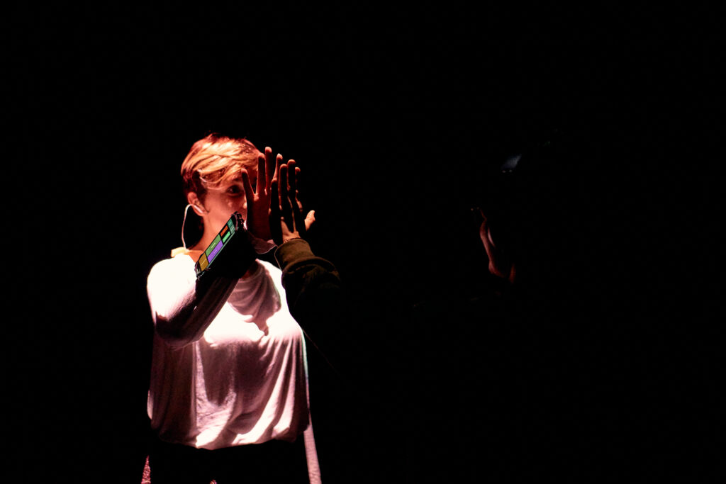 WhereWeMeet-UnwiredDanceTheatre-RomainTissot2